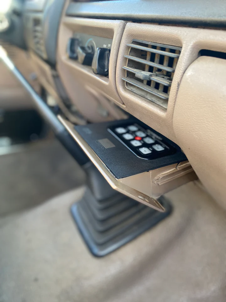 OBS Ford - BRONCO / F-Series - AUX BEAM Ash Tray Bracket